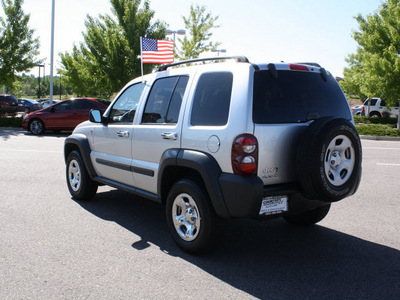 jeep liberty 2007 silver suv sport gasoline 6 cylinders 4 wheel drive 80126