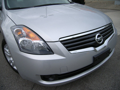 nissan altima 2009 silver sedan gasoline 4 cylinders front wheel drive automatic 46219