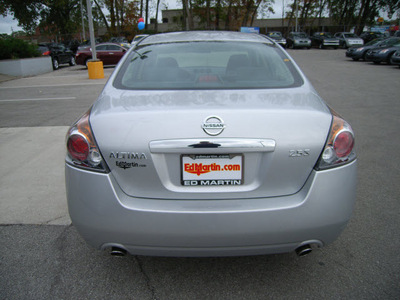 nissan altima 2009 silver sedan gasoline 4 cylinders front wheel drive automatic 46219