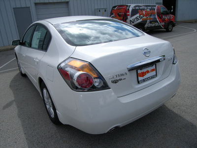 nissan altima 2012 white sedan gasoline 4 cylinders front wheel drive automatic 46219