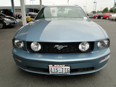 ford mustang 2005 blue coupe gt deluxe gasoline 8 cylinders rear wheel drive 5 speed manual 98032