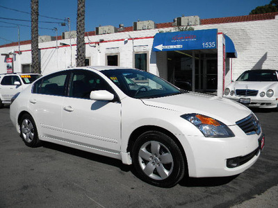 nissan altima 2008 white sedan 2 5 gasoline 4 cylinders front wheel drive automatic 92882