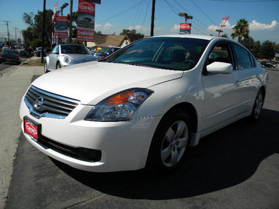 nissan altima 2008 white sedan 2 5 gasoline 4 cylinders front wheel drive automatic 92882