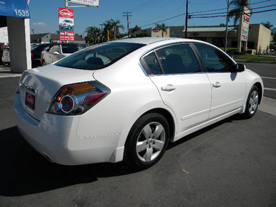 nissan altima 2008 white sedan 2 5 gasoline 4 cylinders front wheel drive automatic 92882