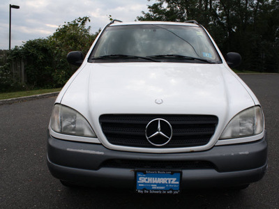 mercedes benz m class 1998 white suv ml320 gasoline 6 cylinders all whee drive automatic 07702