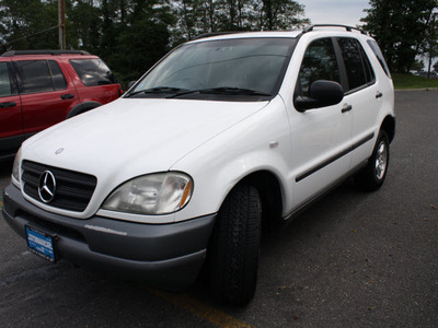 mercedes benz m class 1998 white suv ml320 gasoline 6 cylinders all whee drive automatic 07702