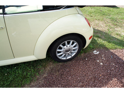 volkswagen new beetle 2005 beige gls gasoline 4 cylinders front wheel drive automatic 07724