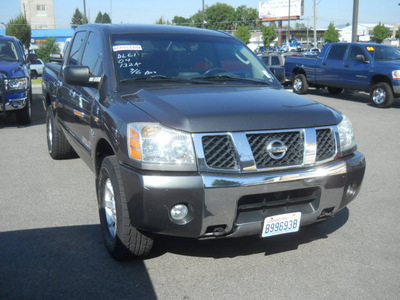 nissan titan 2004 gray le gasoline 8 cylinders 4 wheel drive automatic with overdrive 99212