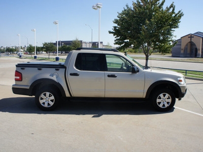 ford explorer sport trac 2007 silver suv xlt gasoline 8 cylinders rear wheel drive automatic with overdrive 76108