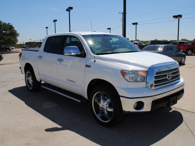 toyota tundra 2009 white gasoline 8 cylinders 2 wheel drive automatic 76087