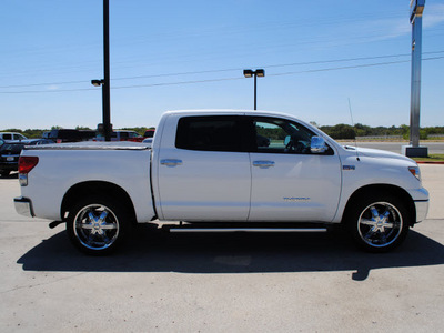 toyota tundra 2009 white gasoline 8 cylinders 2 wheel drive automatic 76087