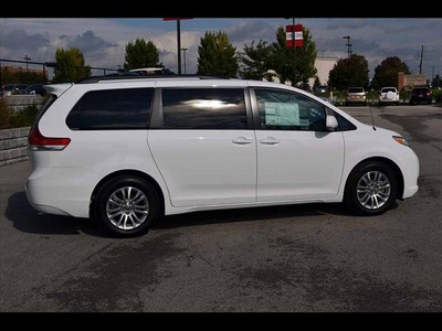 toyota sienna 2011 van gasoline 6 cylinders front wheel drive 6 speed automatic 46219