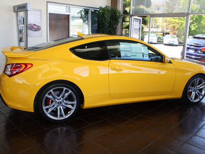 hyundai genesis coupe 2012 interlagos yellow coupe 3 8 track a t gasoline 6 cylinders rear wheel drive automatic 94010