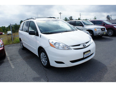toyota sienna 2009 white van le 7 passenger gasoline 6 cylinders front wheel drive automatic with overdrive 08902