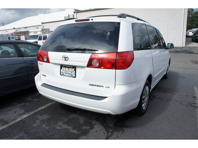 toyota sienna 2009 white van le 7 passenger gasoline 6 cylinders front wheel drive automatic with overdrive 08902