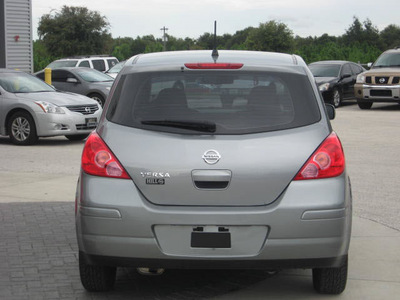 nissan versa 2009 gray hatchback gasoline 4 cylinders front wheel drive automatic 33884