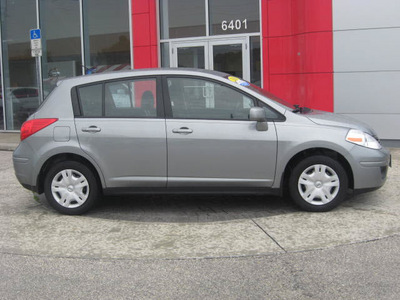nissan versa 2010 gray hatchback gasoline 4 cylinders front wheel drive automatic 33884