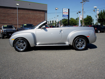 chevrolet ssr 2004 silver ls roadster gasoline 8 cylinders rear wheel drive automatic 98371