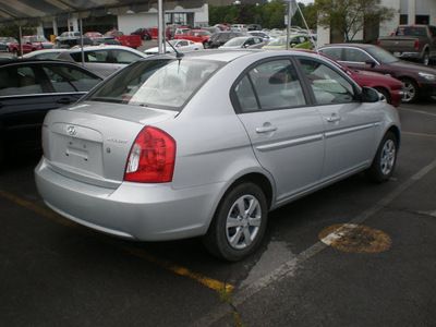 hyundai accent 2009 silver sedan gls gasoline 4 cylinders front wheel drive automatic 13502