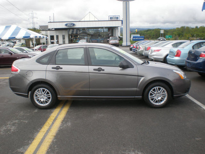 ford focus 2011 gray sedan gasoline 4 cylinders front wheel drive automatic 13502