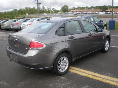 ford focus 2011 gray sedan gasoline 4 cylinders front wheel drive automatic 13502