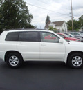 toyota highlander 2003 white suv gasoline 6 cylinders all whee drive automatic 45324