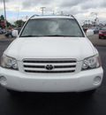 toyota highlander 2003 white suv gasoline 6 cylinders all whee drive automatic 45324