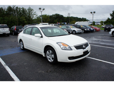 nissan altima 2008 white sedan 2 5 s gasoline 4 cylinders front wheel drive automatic 07712