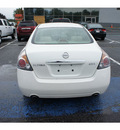 nissan altima 2008 white sedan 2 5 s gasoline 4 cylinders front wheel drive automatic 07712