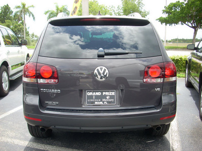volkswagen touareg 2 2009 gray suv vr6 fsi gasoline 6 cylinders all whee drive automatic 33177