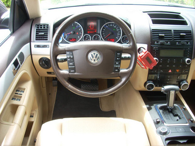 volkswagen touareg 2 2009 gray suv vr6 fsi gasoline 6 cylinders all whee drive automatic 33177