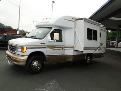 ford rv phoenix cruiser 2005 white m 2100 w slide 10 cylinders automatic 98032