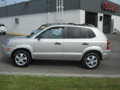 hyundai tucson 2006 silver suv gl gasoline 4 cylinders front wheel drive manual 99208