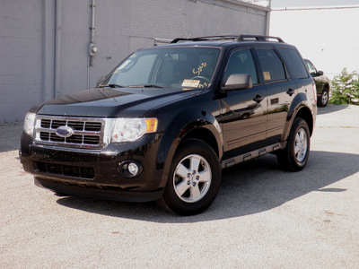 ford escape 2009 black suv xlt gasoline 4 cylinders front wheel drive automatic 61832