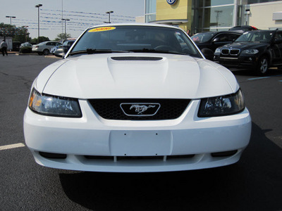 ford mustang 2000 white coupe gt gasoline v8 rear wheel drive automatic with overdrive 46410