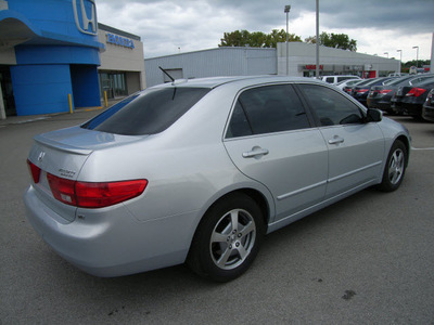 honda accord 2005 silver sedan hybrid hybrid 6 cylinders front wheel drive automatic 46219