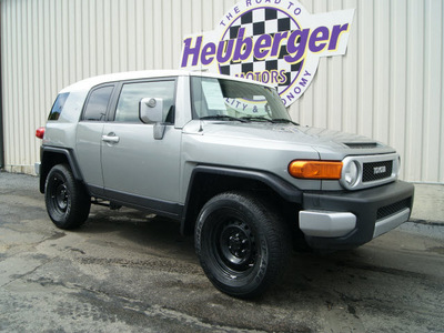 toyota fj cruiser 2010 silver fresco suv gasoline 6 cylinders 4 wheel drive automatic 80905