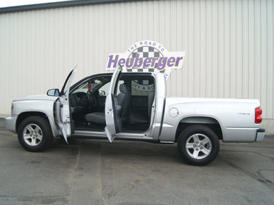 dodge dakota 2010 bright silver big horn gasoline 6 cylinders 4 wheel drive automatic 80905