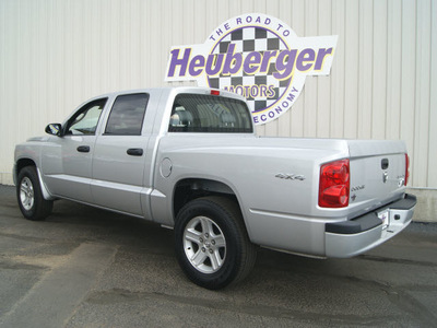 dodge dakota 2010 bright silver big horn gasoline 6 cylinders 4 wheel drive automatic 80905