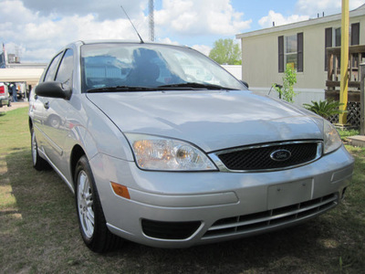 ford focus 2005 silver sedan zx4 gasoline 4 cylinders front wheel drive automatic 77379