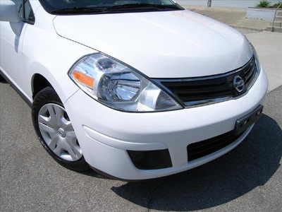 nissan versa 2010 off white sedan 1 8 s gasoline 4 cylinders front wheel drive automatic 46219