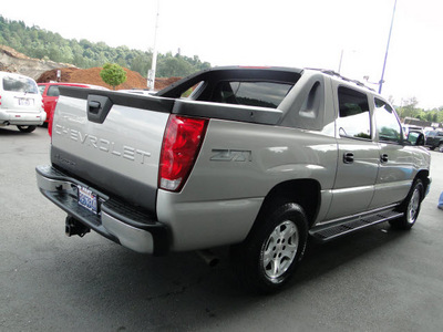 chevrolet avalanche 2004 pewter 1500 gasoline 8 cylinders 4 wheel drive automatic 98032
