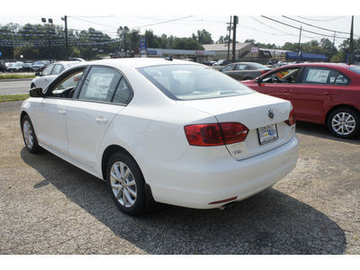 volkswagen jetta 2012 white sedan se gasoline 5 cylinders front wheel drive 6 speed automatic 08016