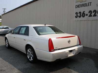 cadillac dts 2007 white sedan gasoline 8 cylinders front wheel drive automatic 27215