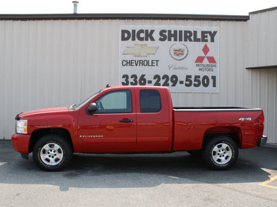 chevrolet silverado 1500 2008 red lt1 gasoline 8 cylinders 4 wheel drive automatic 27215