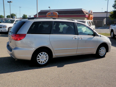 toyota sienna 2007 silver van le gasoline 6 cylinders front wheel drive automatic 56001