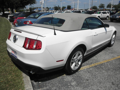 ford mustang 2010 white v6 gasoline 6 cylinders rear wheel drive automatic 34474