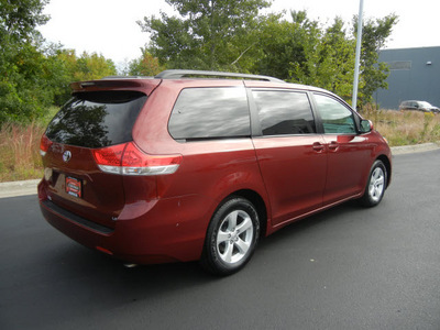 toyota sienna 2011 dk  red van le gasoline 6 cylinders front wheel drive automatic 55448
