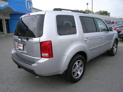 honda pilot 2010 silver suv touring r n gasoline 6 cylinders 4 wheel drive automatic 46219