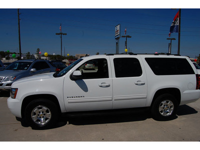 chevrolet suburban 2011 white suv ls 1500 flex fuel 8 cylinders 2 wheel drive 6 speed automatic 77090